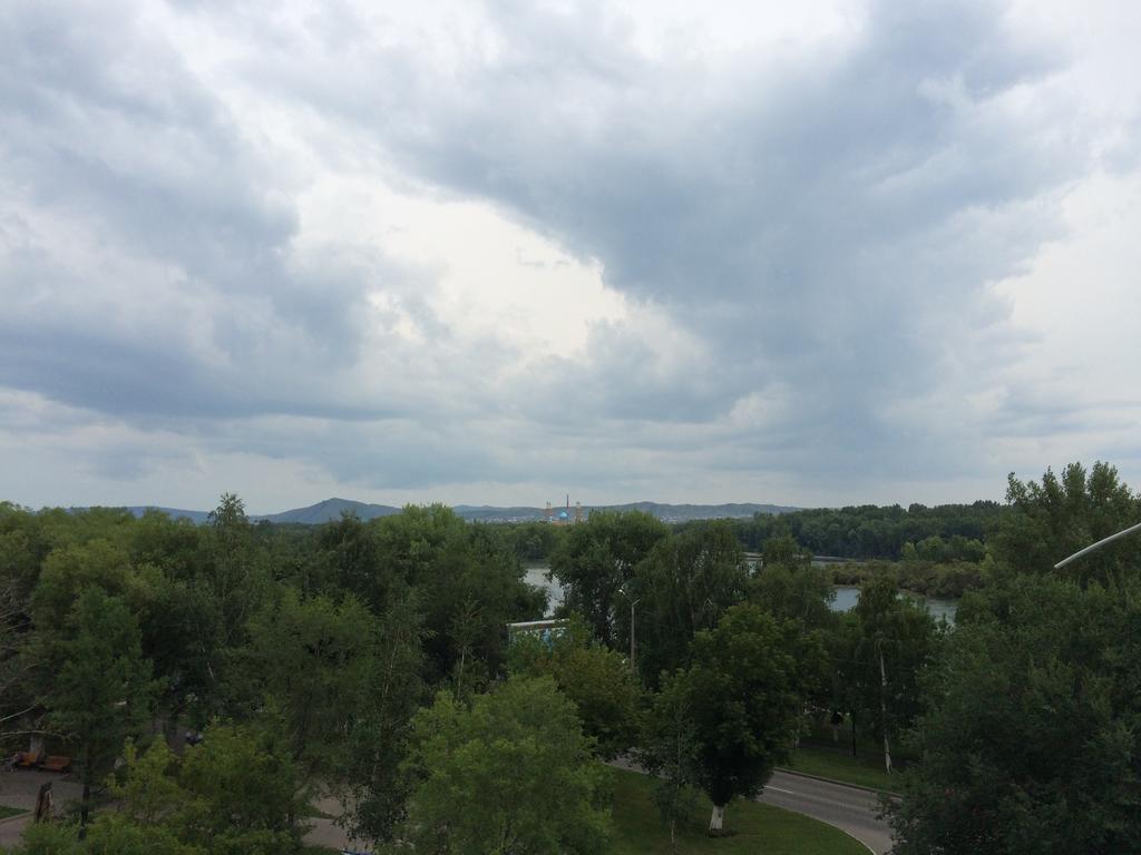 Ustʼ-Kamenogorsk Apartlux On Slavskogo 26 View River מראה חיצוני תמונה